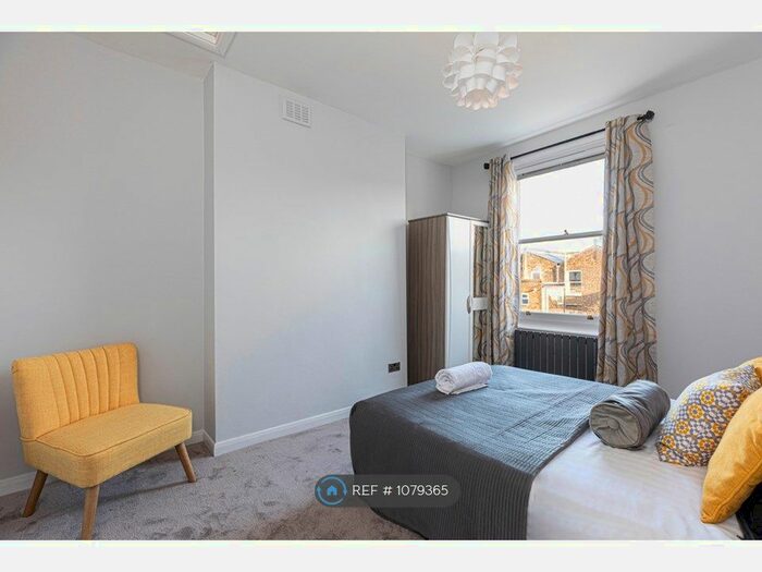 2 Bedroom Flat To Rent In Portnall Road, London, W9