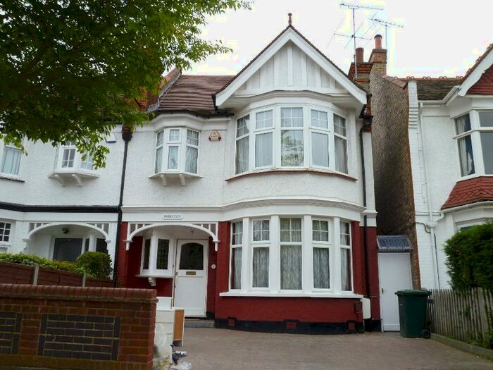 4 Bedroom Terraced House To Rent In Chislehurst Avenue, Finchley, N3