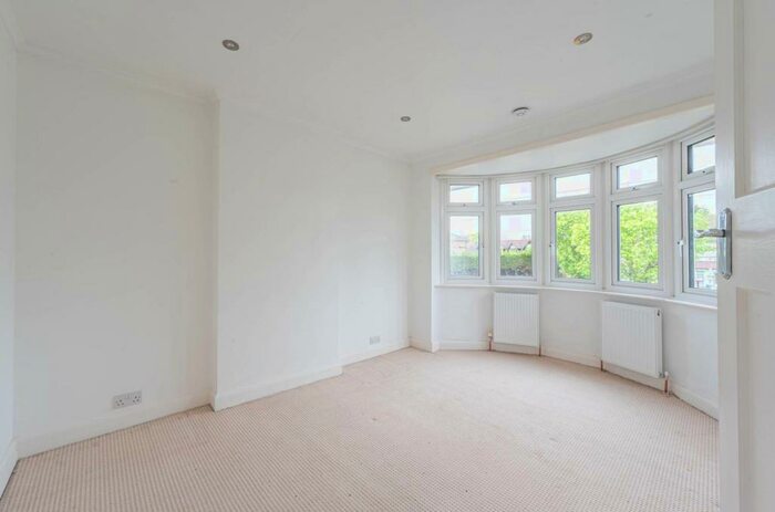 3 Bedroom Semi-Detached House To Rent In Southborough Lane, Bickley, Bromley, BR2