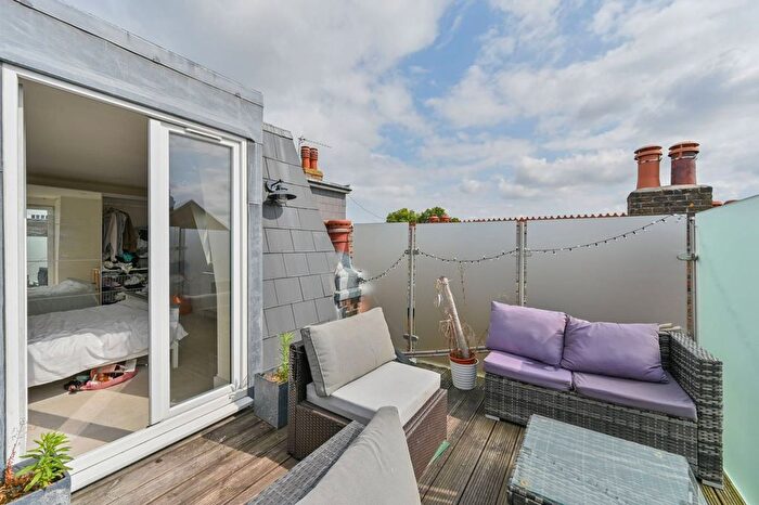 4 Bedroom Maisonette To Rent In Franciscan Road, Tooting Bec, London, SW17
