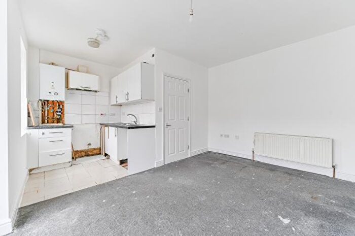 2 Bedroom Flat For Sale In Melfort Road, Thornton Heath, Surrey, CR7