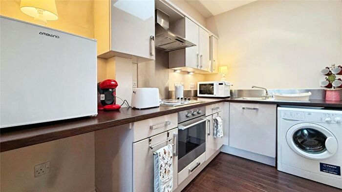 1 Bedroom Flat To Rent In Market Place, Bexleyheath, Kent, DA6