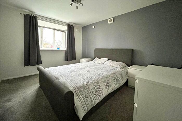 1 Bedroom Flat For Sale In Redan Gardens, Aldershot, Hampshire, GU12