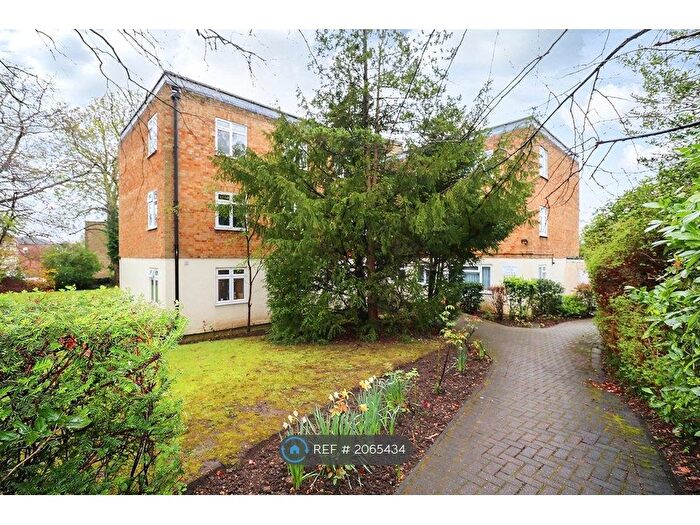 3 Bedroom Flat To Rent In Willowmead Close, Ealing, W5