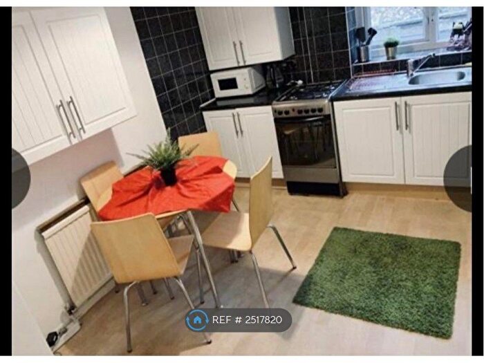 3 Bedroom Flat To Rent In Old Street, London, EC1V