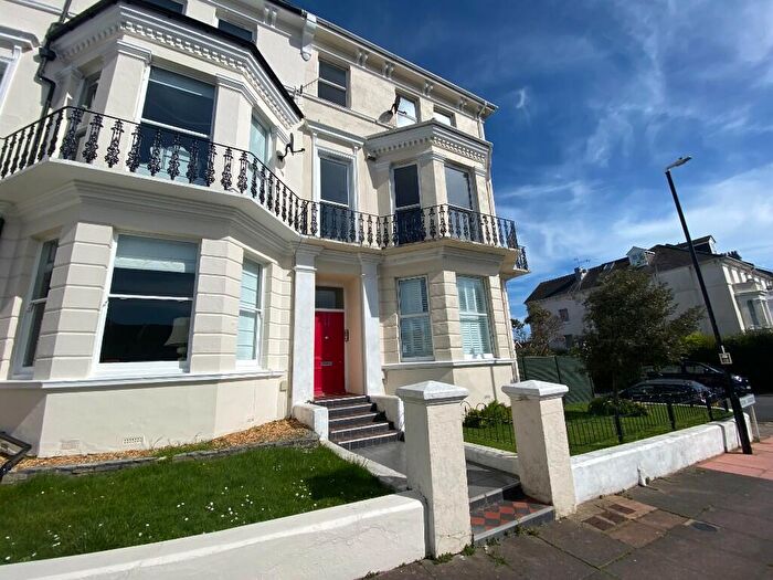 2 Bedroom Flat To Rent In Upperton Gardens, Eastbourne, East Sussex, BN21