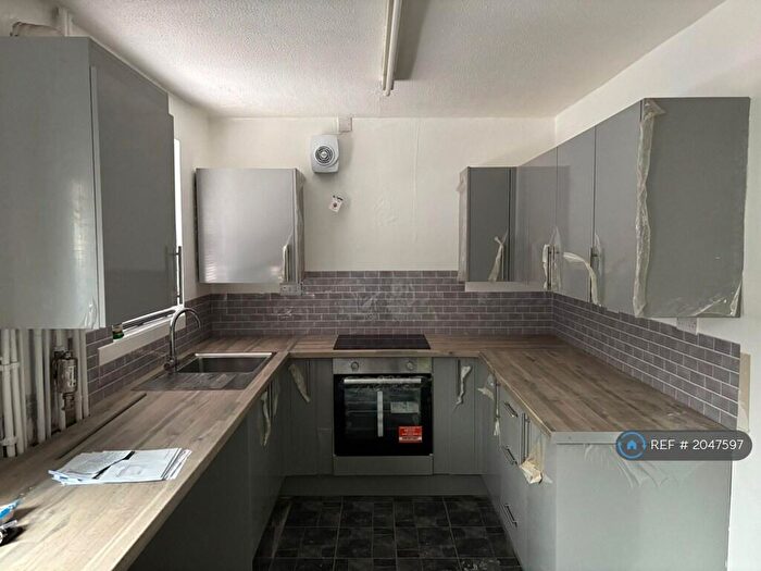 4 Bedroom Semi-Detached House To Rent In Great Arbor Way, Middleton, Manchester, M24