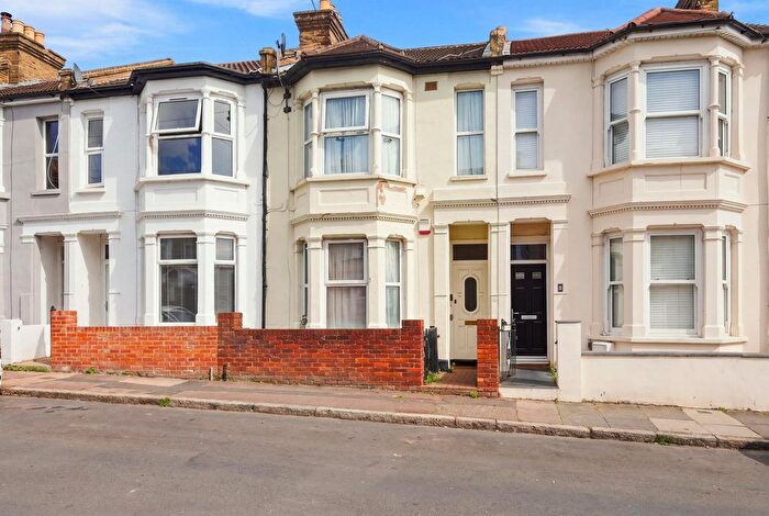 1 Bedroom Flat For Sale In St Leonards Road, Southend-On-Sea, SS1