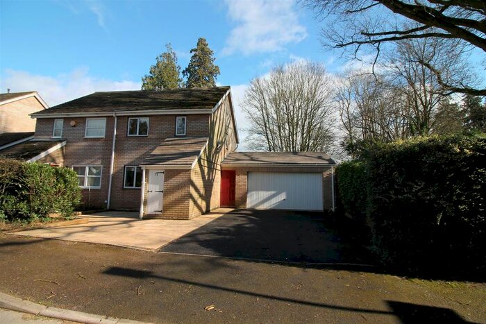 3 Bedroom Property To Rent In Lakeside, Newent, GL18