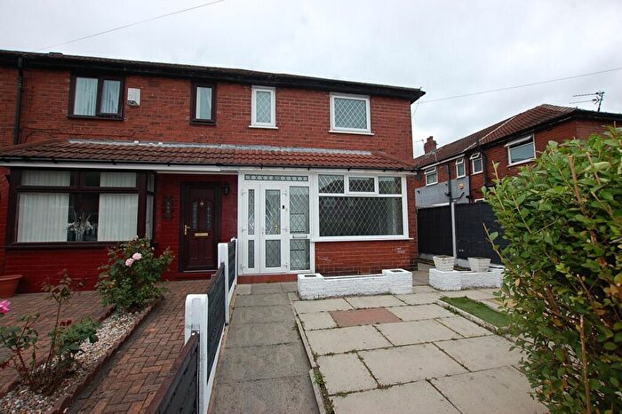 2 Bedroom End Of Terrace House To Rent In Marlborough Street, Ashton-under-Lyne, Greater Manchester, OL7