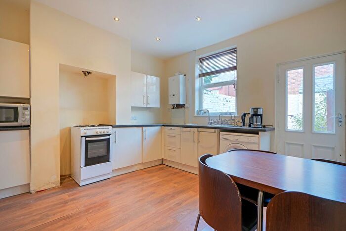 3 Bedroom Terraced House To Rent In Grosvenor Square, Highfield, S2