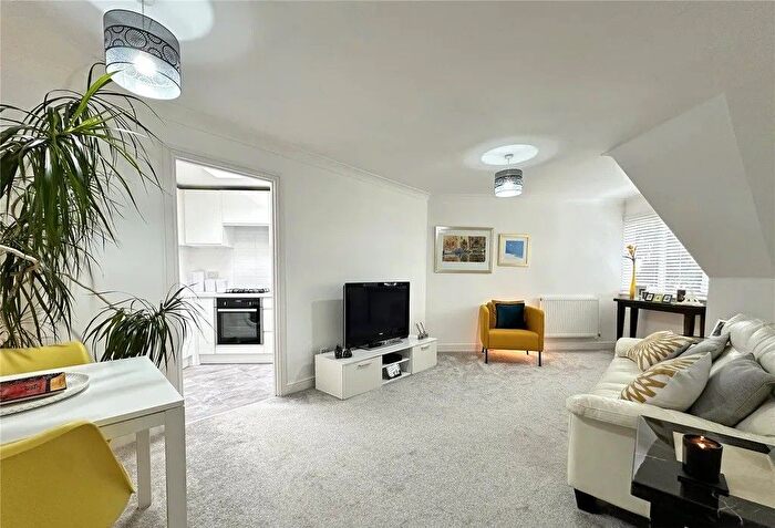 2 Bedroom Flat To Rent In Coombe Lane, London, SW20