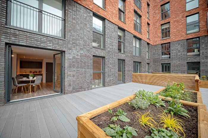 1 Bedroom Apartment For Sale In Merchants Wharf, Manchester, M5