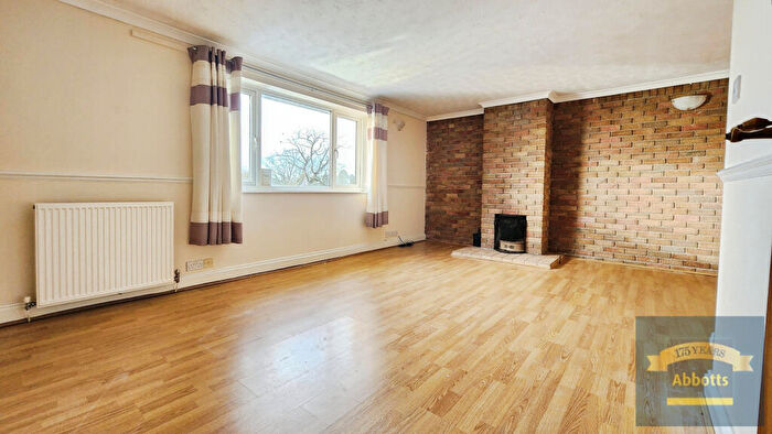 3 Bedroom Apartment To Rent In Malting Green Road, Layer-de-la-Haye, CO2