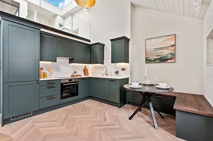 2 Bedroom Flat For Sale In Lower Richmond Road, SW15