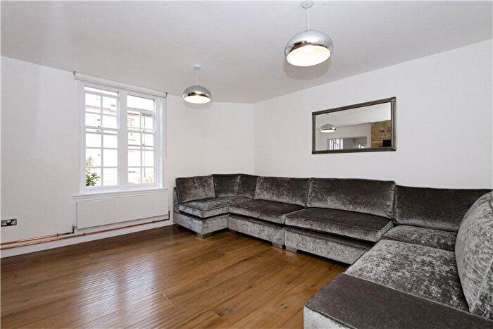 3 Bedroom Flat To Rent In Cookham House, Montclare Street, E2
