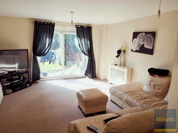 1 Bedroom Apartment To Rent In Burnt Mills, Basildon, SS13