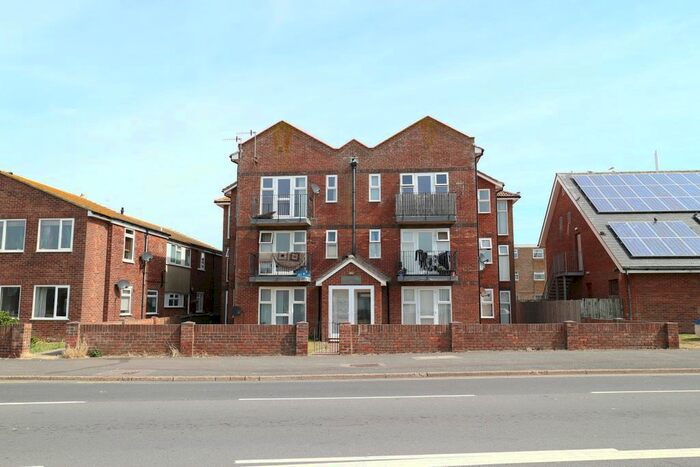2 Bedroom Flat To Rent In South Coast Road, Telscombe Cliffs, Peacehaven, BN10