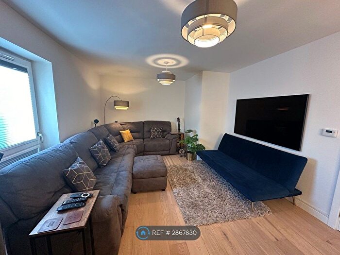2 Bedroom Flat To Rent In Arla Place, Ruislip, HA4