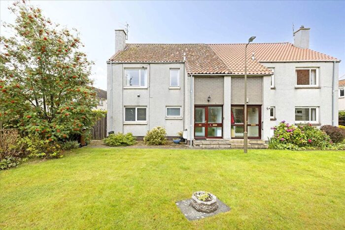 3 Bedroom Semi-Detached House For Sale In St. Martins Close, Haddington, EH41