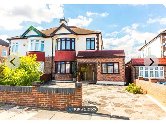 4 Bedroom Semi-Detached House To Rent In Lavidge Road, London, SE9