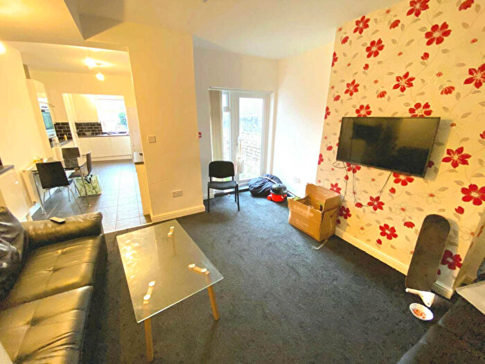 6 Bedroom House To Rent In Weaste Lane, Salford, M5