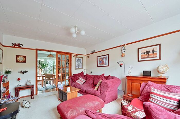 3 Bedroom Semi Detached House For Sale In Whippendell Road, Watford, WD18