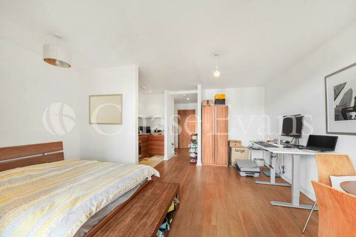 Flat For Sale In Forge Square, Isle Of Dogs, London, E14