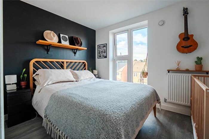 2 Bedroom Apartment For Sale In Tilling Green, Dunstable, Bedfordshire, LU5