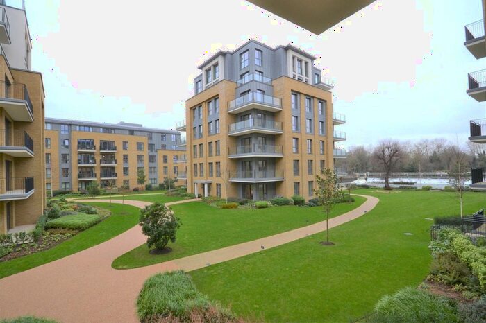 3 Bedroom Flat To Rent In Camera House, Pinewood Gardens, Teddington, TW11