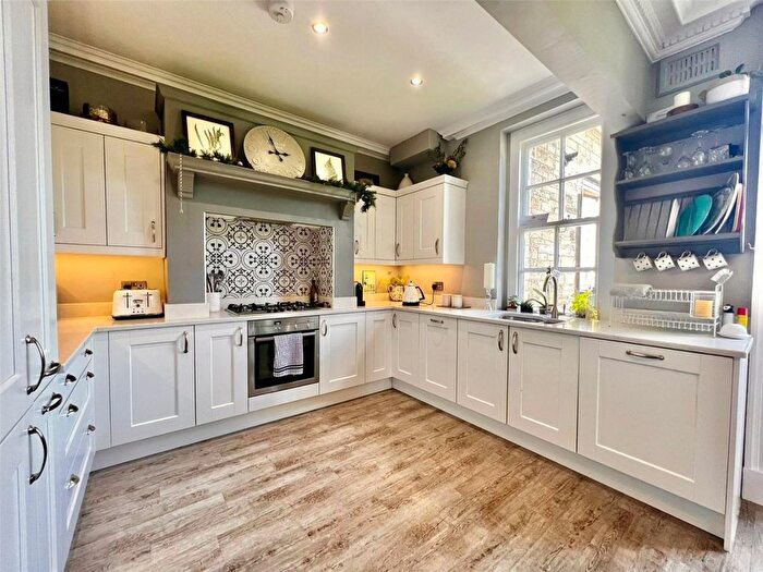 3 Bedroom Flat For Sale In St. Helens Lane, Adel, LS16