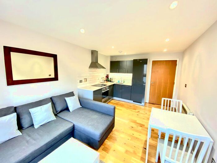 1 Bedroom Flat To Rent In Flat Amisha Court, Grange Road, London, London, SE1