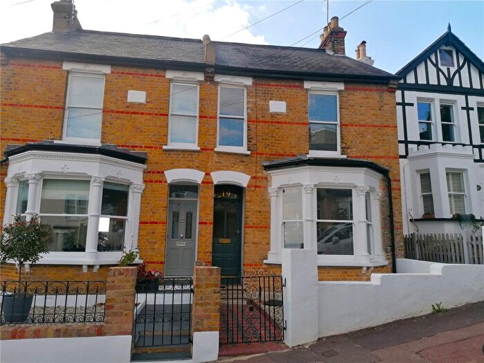 2 Bedroom Semi-Detached House For Sale In Hadleigh Road, Leigh-On-Sea, United Kingdom, SS9