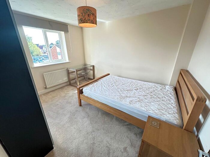 5 Bedroom Town House To Rent In Primrose Close, Luton, Bedfordshire, LU3