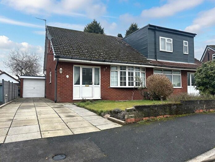 2 Bedroom Semi-Detached Bungalow For Sale In Taunton Road, Chadderton, Oldham, Greater Manchester, OL9