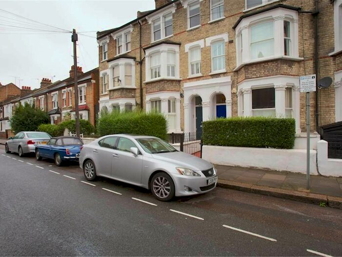 3 Bedroom Flat To Rent In Percy Road, London, W12