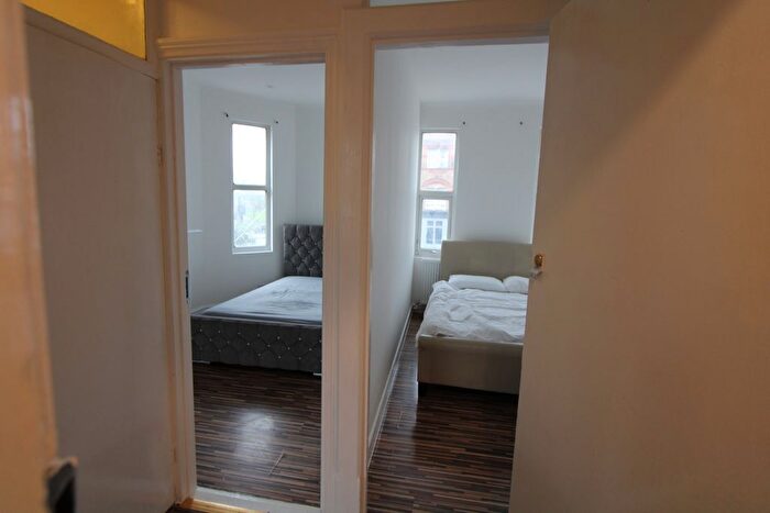 2 Bedroom Flat To Rent In Greyhound Lane, Streatham, SW16