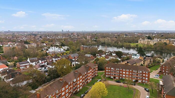 2 Bedroom Flat For Sale In Althorne Gardens, South Woodford, E18