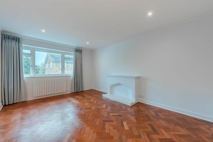 2 Bedroom Flat To Rent In St. Anthony's Court, Nightingale Lane, Clapham, London, SW12