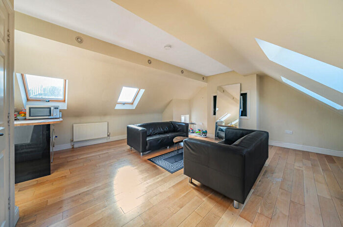 1 Bedroom Apartment For Sale In South Street, Epsom, Surrey, KT18