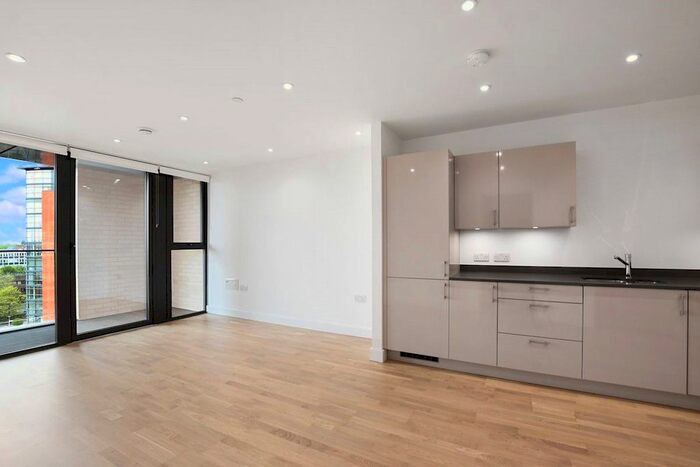 2 Bedroom Flat To Rent In Burgess Springs, Chelmsford, CM1