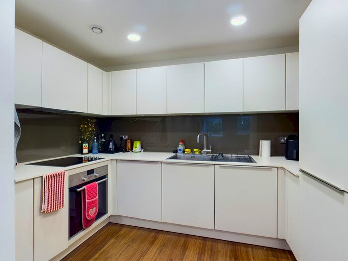 2 Bedroom Flat To Rent In Market Road, London, N7