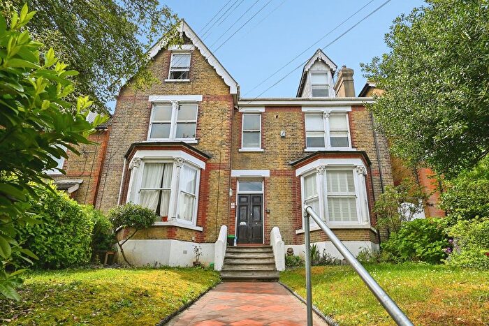 1 Bedroom Flat For Sale In Watts Avenue, Rochester, Kent, ME1