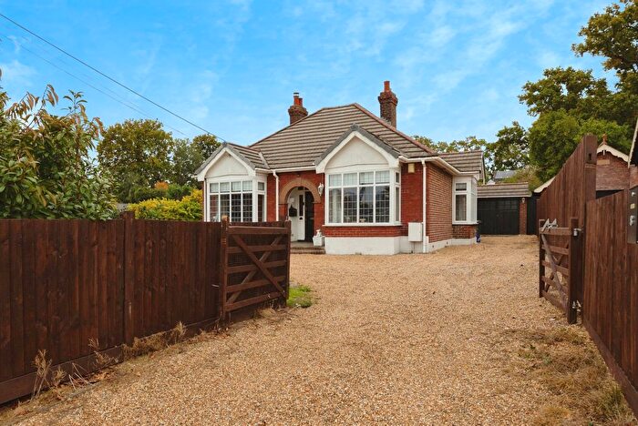 3 Bedroom Bungalow For Sale In Lovedean Lane, Waterlooville, Hampshire, PO8