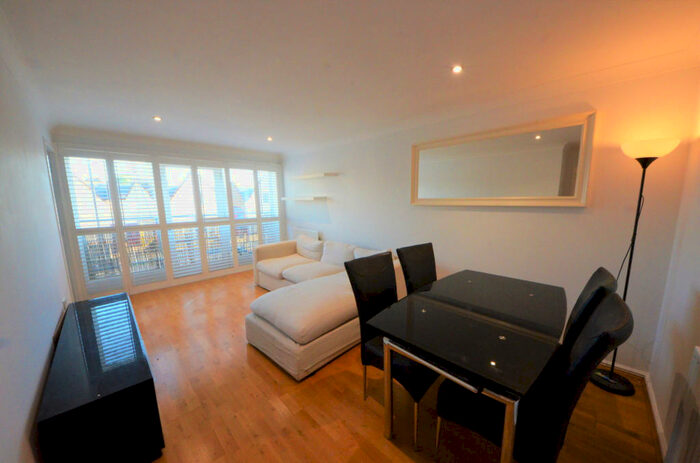 2 Bedroom Apartment To Rent In Essex Road, Islington, London, N1