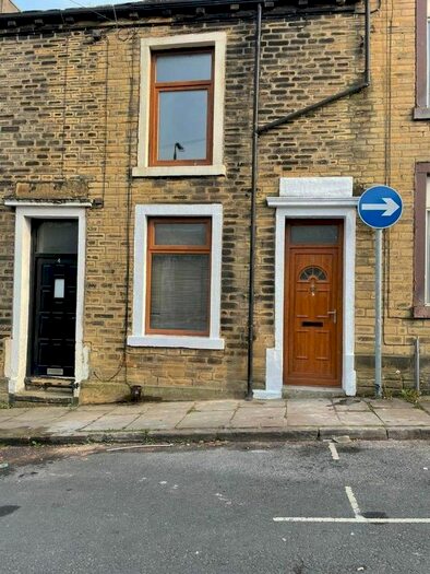 2 Bedroom Terraced House To Rent In Victoria Street, Halifax, HX1