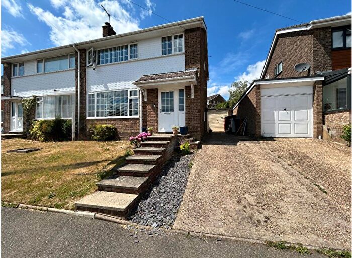 3 Bedroom Semi-Detached House For Sale In Kipton Field, Rothwell, Kettering, NN14