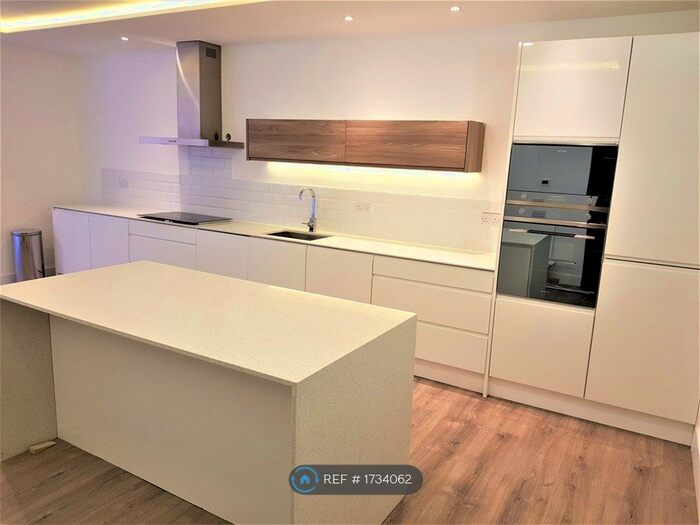 3 Bedroom Maisonette To Rent In Well Street, London, E9