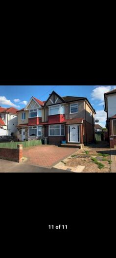 3 Bedroom Semi-Detached House To Rent In Heath Road, Hounslow, TW3