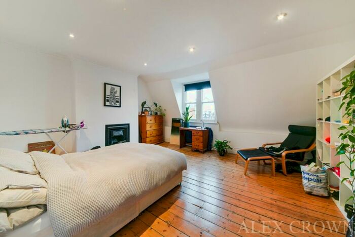 4 Bedroom Flat To Rent In Clissold Crescent, Stoke Newington, N16